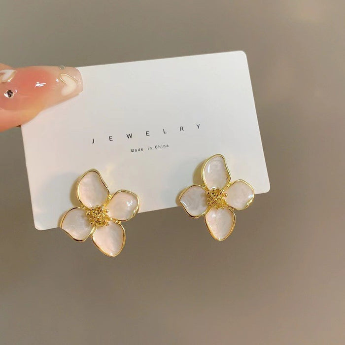 Unique, simple and elegant four leaf clover earrings