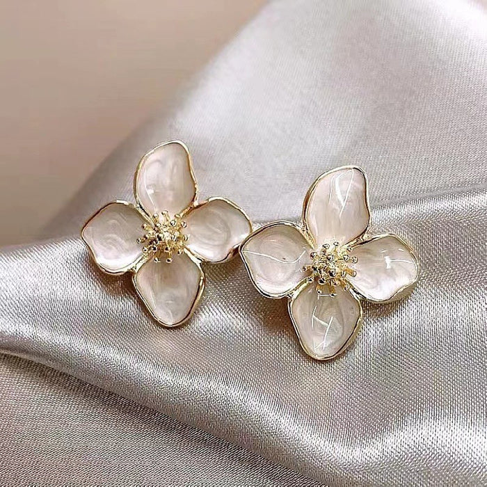 Unique, simple and elegant four leaf clover earrings