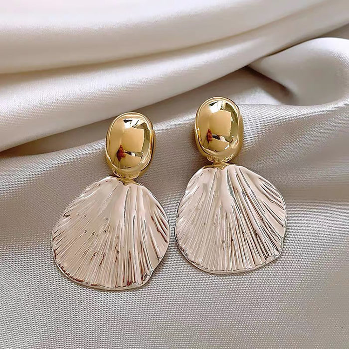 Luxury Shell Design Women's Earstuds