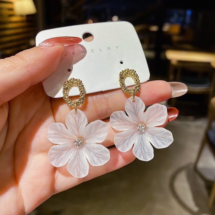 Petal Earrings Create A Fresh and Versatile Appearance