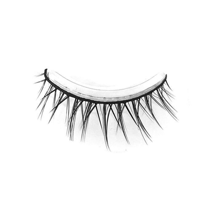 Natural false eyelashes add length and contour to eyelashes