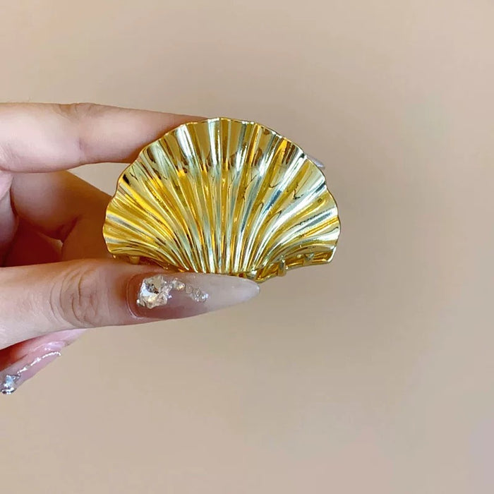 Fashionable and Minimalist Hair Clip with Shell Design, Creating Elegant Hairstyles