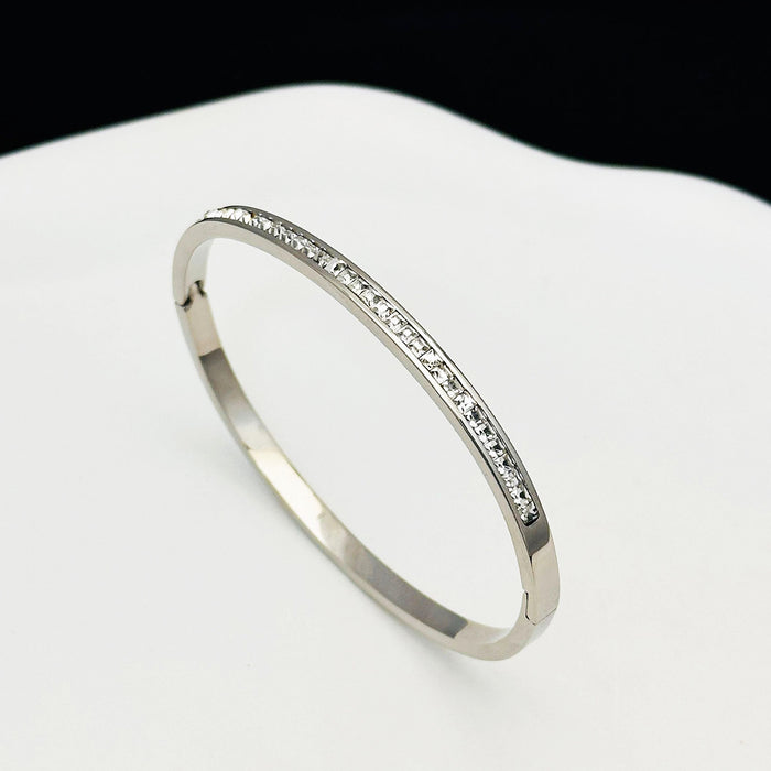 Elegant Appearance, Unique Round Diamond Bracelet