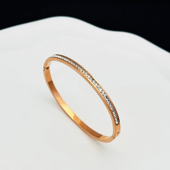 Elegant Appearance, Unique Round Diamond Bracelet