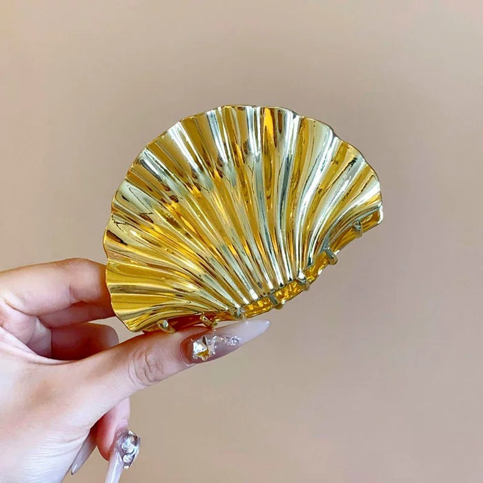 Fashionable and Minimalist Hair Clip with Shell Design, Creating Elegant Hairstyles