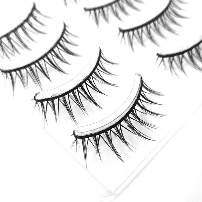 Natural false eyelashes add length and contour to eyelashes