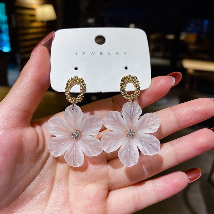 Petal Earrings Create A Fresh and Versatile Appearance