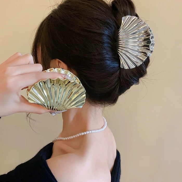 Fashionable and Minimalist Hair Clip with Shell Design, Creating Elegant Hairstyles