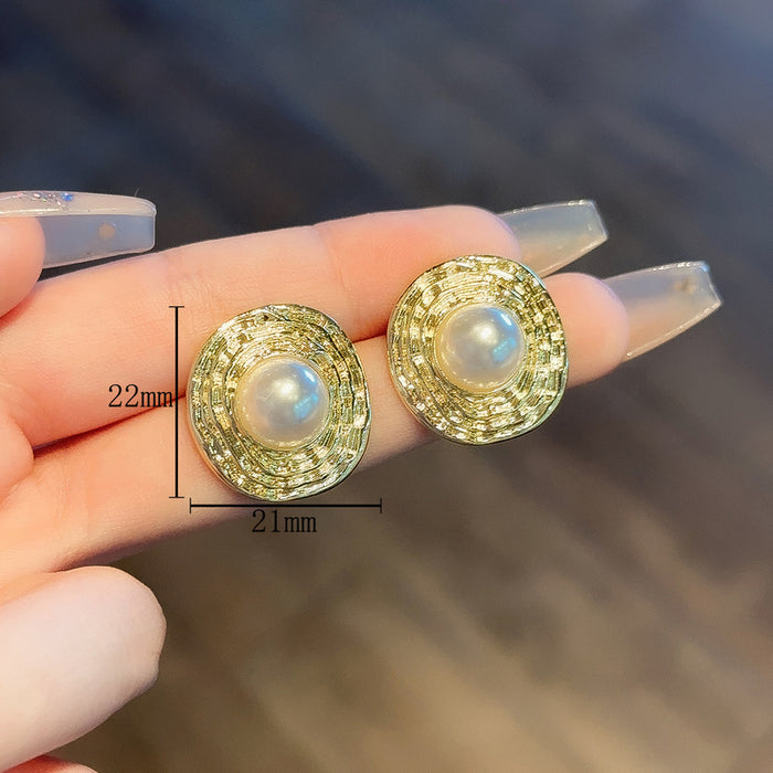 Unique Pearl Hat Hoop Earrings: Stand out with this Trendy Ear Accessory