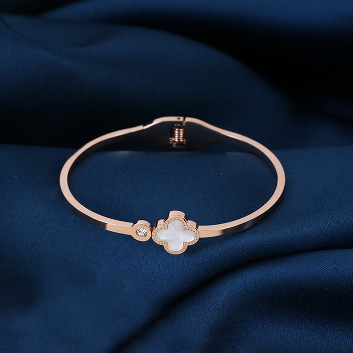 Fashionable Women's Minimalist Four Leaf Clover Bracelet