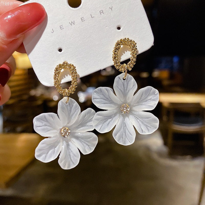 Petal Earrings Create A Fresh and Versatile Appearance