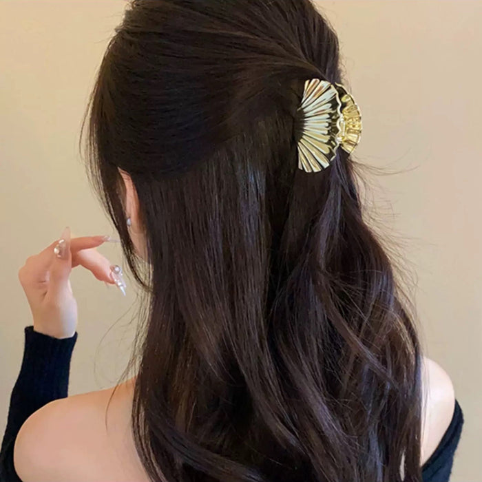 Fashionable and Minimalist Hair Clip with Shell Design, Creating Elegant Hairstyles