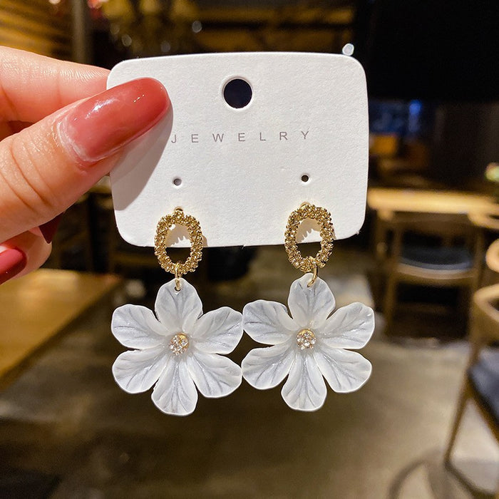 Petal Earrings Create A Fresh and Versatile Appearance