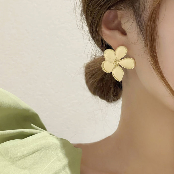 Vintage Matte Texture Design Flower Earrings for Women