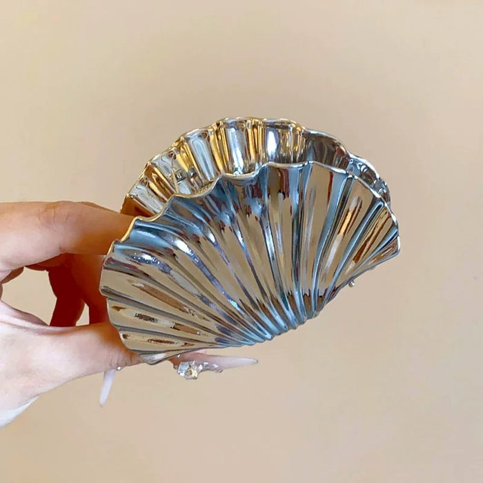 Fashionable and Minimalist Hair Clip with Shell Design, Creating Elegant Hairstyles