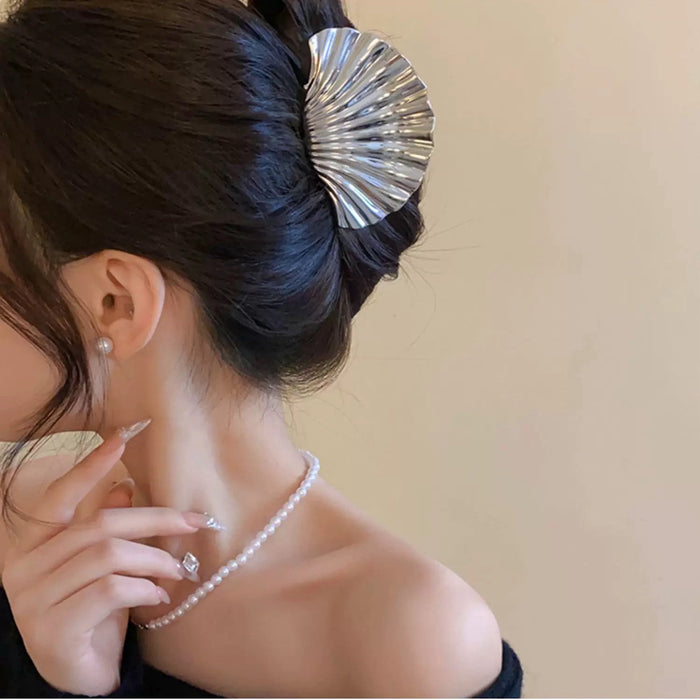 Fashionable and Minimalist Hair Clip with Shell Design, Creating Elegant Hairstyles