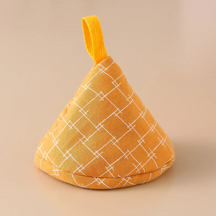 High-temperature oven gloves with triangular insulation cover