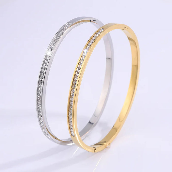 Elegant Appearance, Unique Round Diamond Bracelet