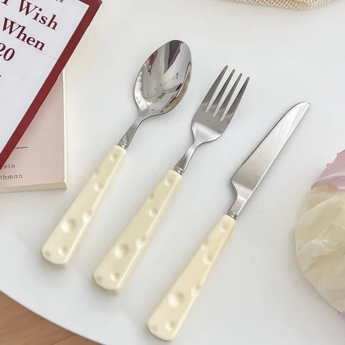 Portable Western-style cutlery set with a cute cheese design