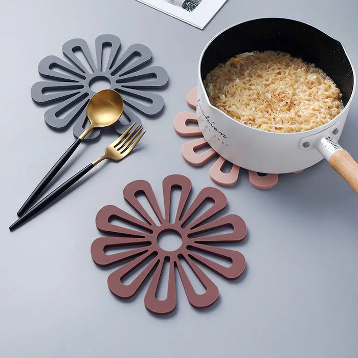 Thick heat-resistant placemats and coasters for home kitchens