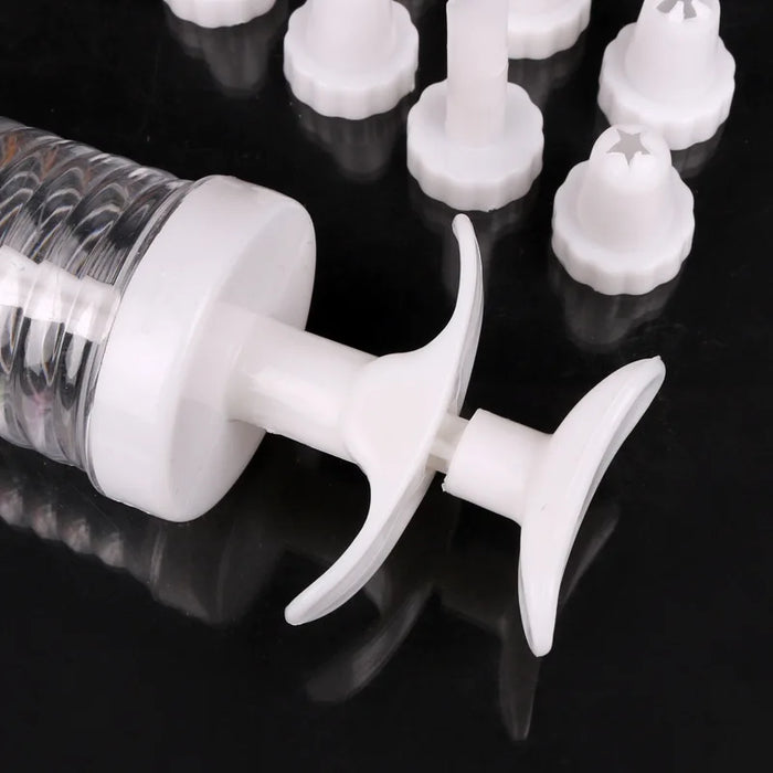 Plastic eight nozzle cake decorating tool