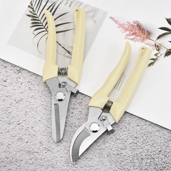 Ergonomic garden shears with non-slip handle