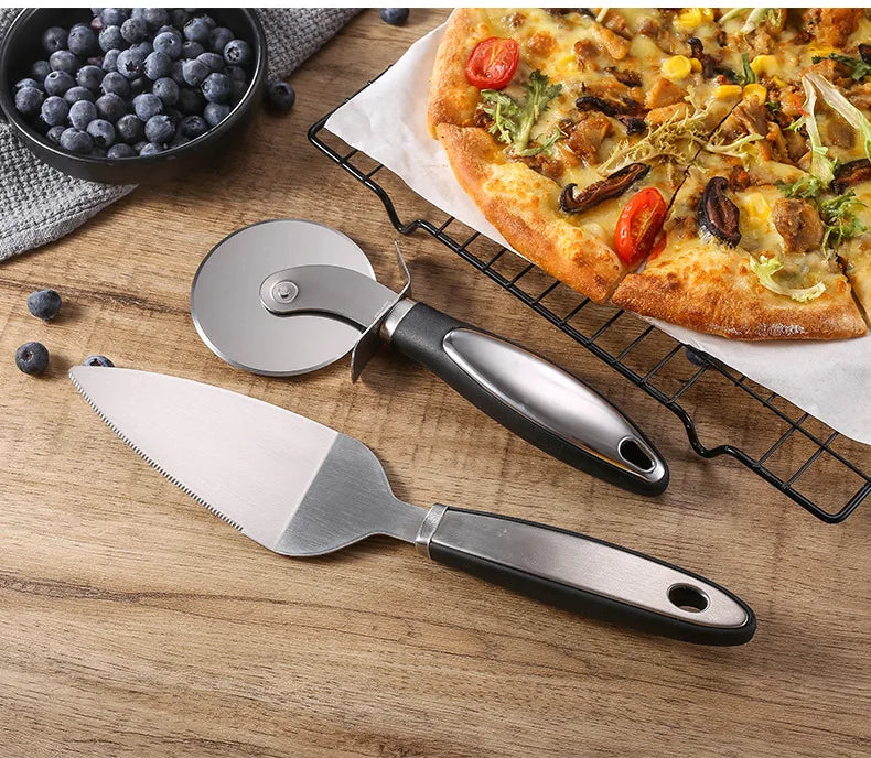 Roller stainless steel pizza cutter shovel