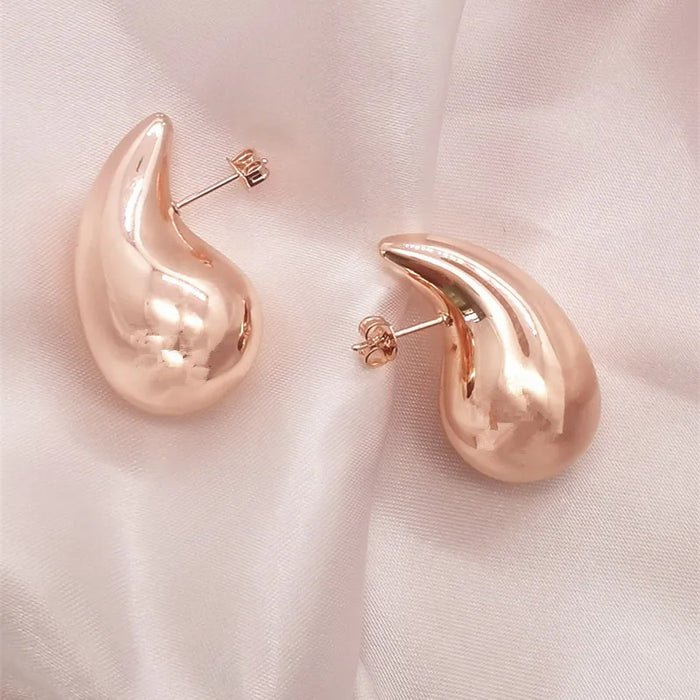 Fashionable and Minimalist Teardrop Earrings