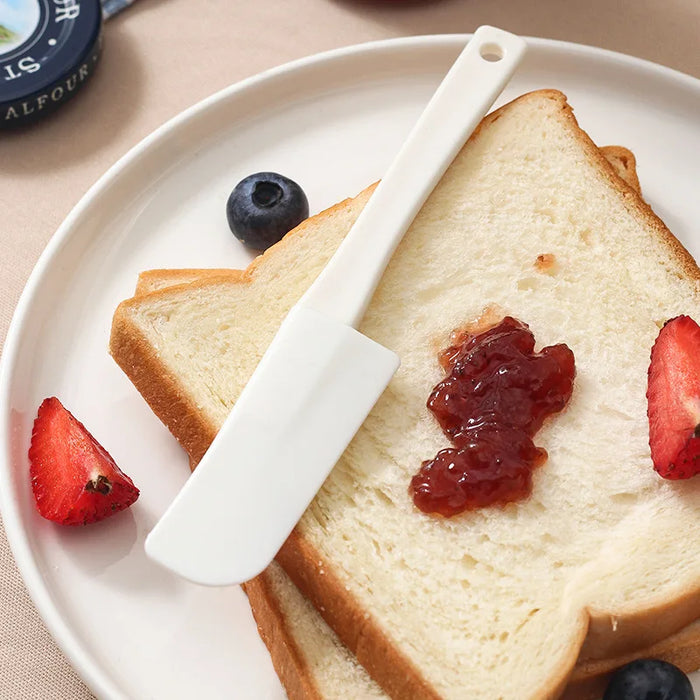 High temperature baking and pastry kit with cake cream spatula, rubber spatula and stirring knife