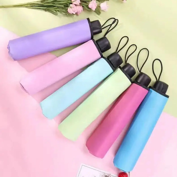 Handheld umbrella by ruffle leaf