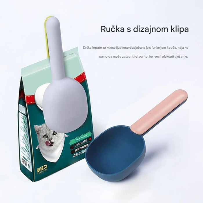 Pet food spoon with measuring line for precise section