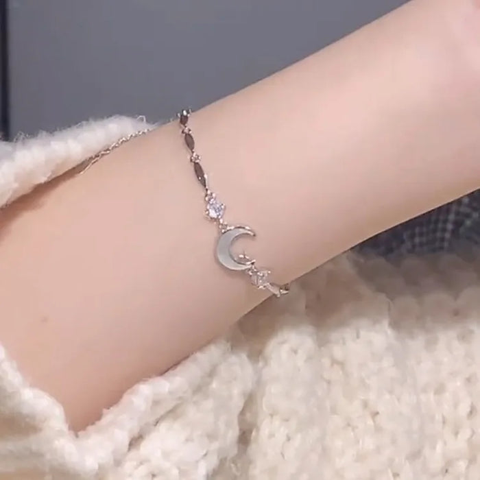 Fashionable and cool women's bracelet