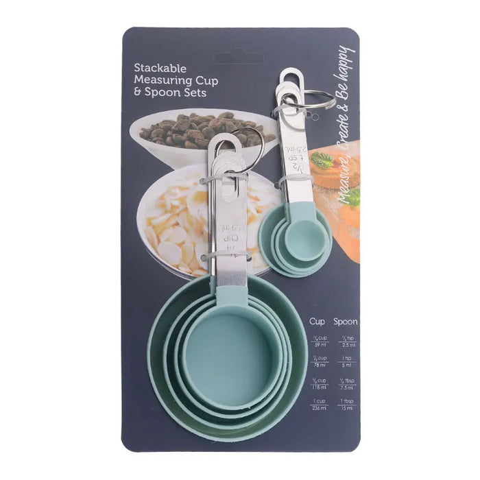 Plastic measuring cup with stainless steel handle