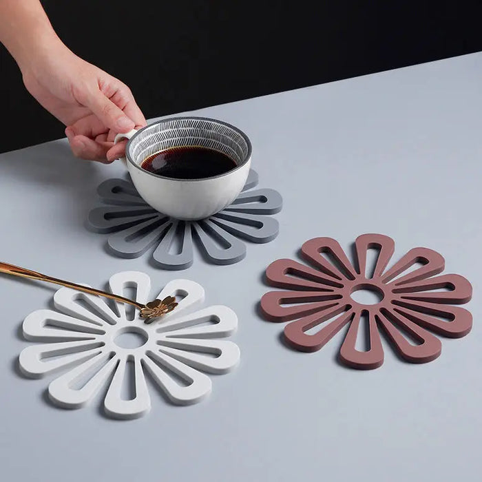 Thick heat-resistant placemats and coasters for home kitchens