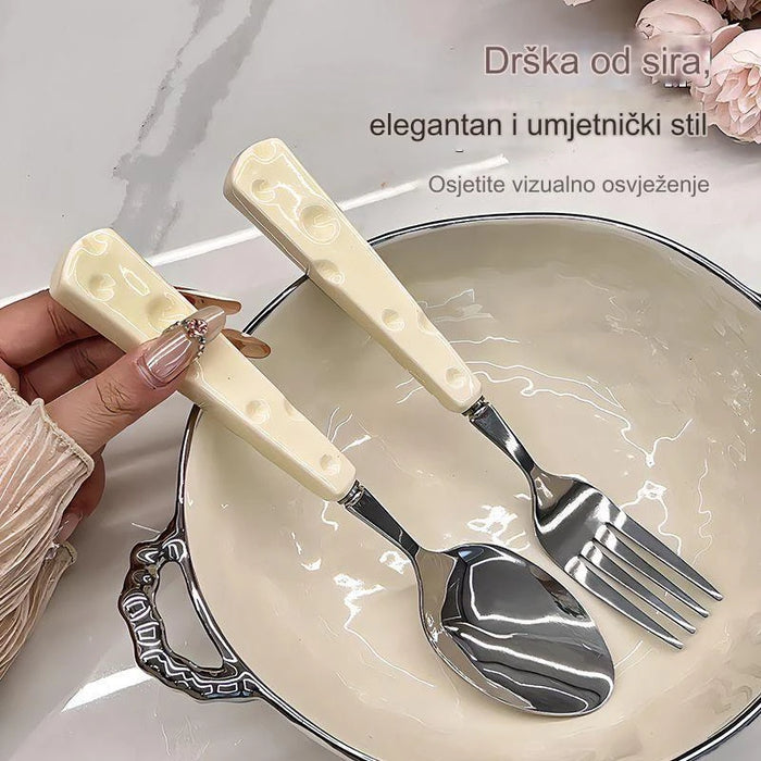 Portable Western-style cutlery set with a cute cheese design