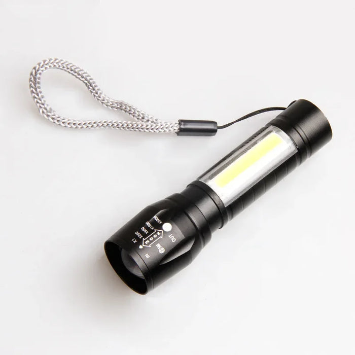 Compact rechargeable flashlight